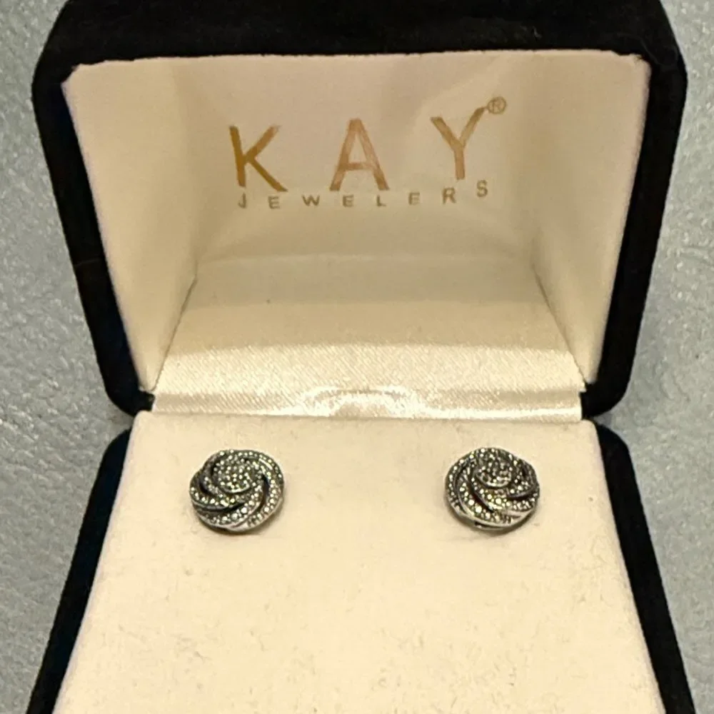 BEAUTIFUL NEW Kay Jewelers Sterling Silver 925 diamond stud earrings